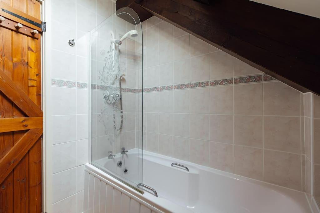 Barn Cottage - Family-Friendly Cottage With Heated Indoor Pool ฮาเวอร์ฟอร์ดเวสต์ ภายนอก รูปภาพ